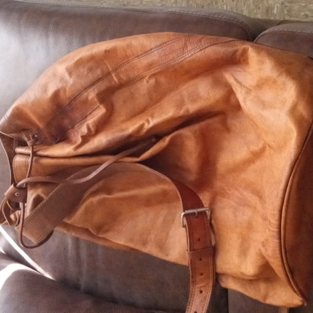 New! Unisex genuine leather drawstring sac.